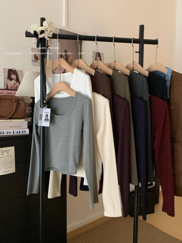 Women's Autumn Chic Slim-Fit Solid Color U-neck Long-Sleeve Base Layer Top