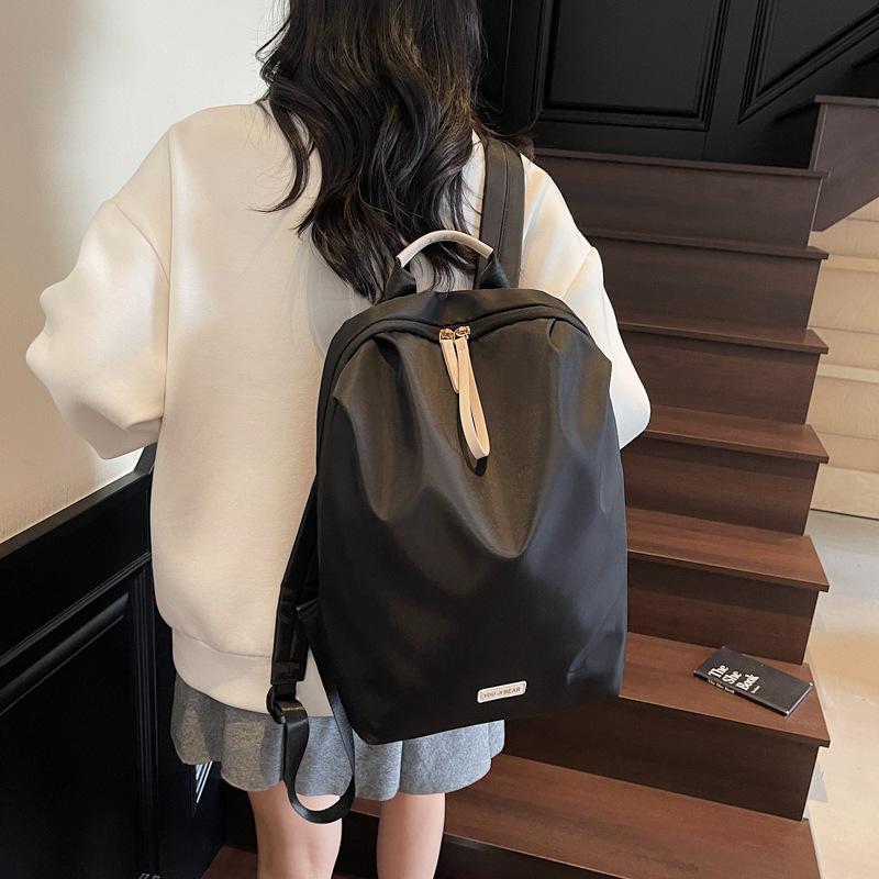 Autumn Simple Backpack for Men and Women Light Casual Schoolbag Travel Travel Commuter Backpack