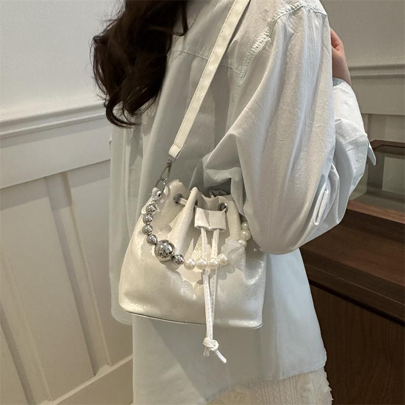 2025 spring and summer new beaded fashion Korean version of foreign style drawstring shoulder messenger bag women's casual bucket bag women's bag