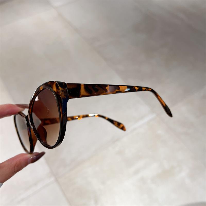 Vintage Oversized Cat Eye Sunglasses Women Fashion Trending Luxury Brand Designer Popular Sun Glasses Sexy Ladies Punk Shades Uv