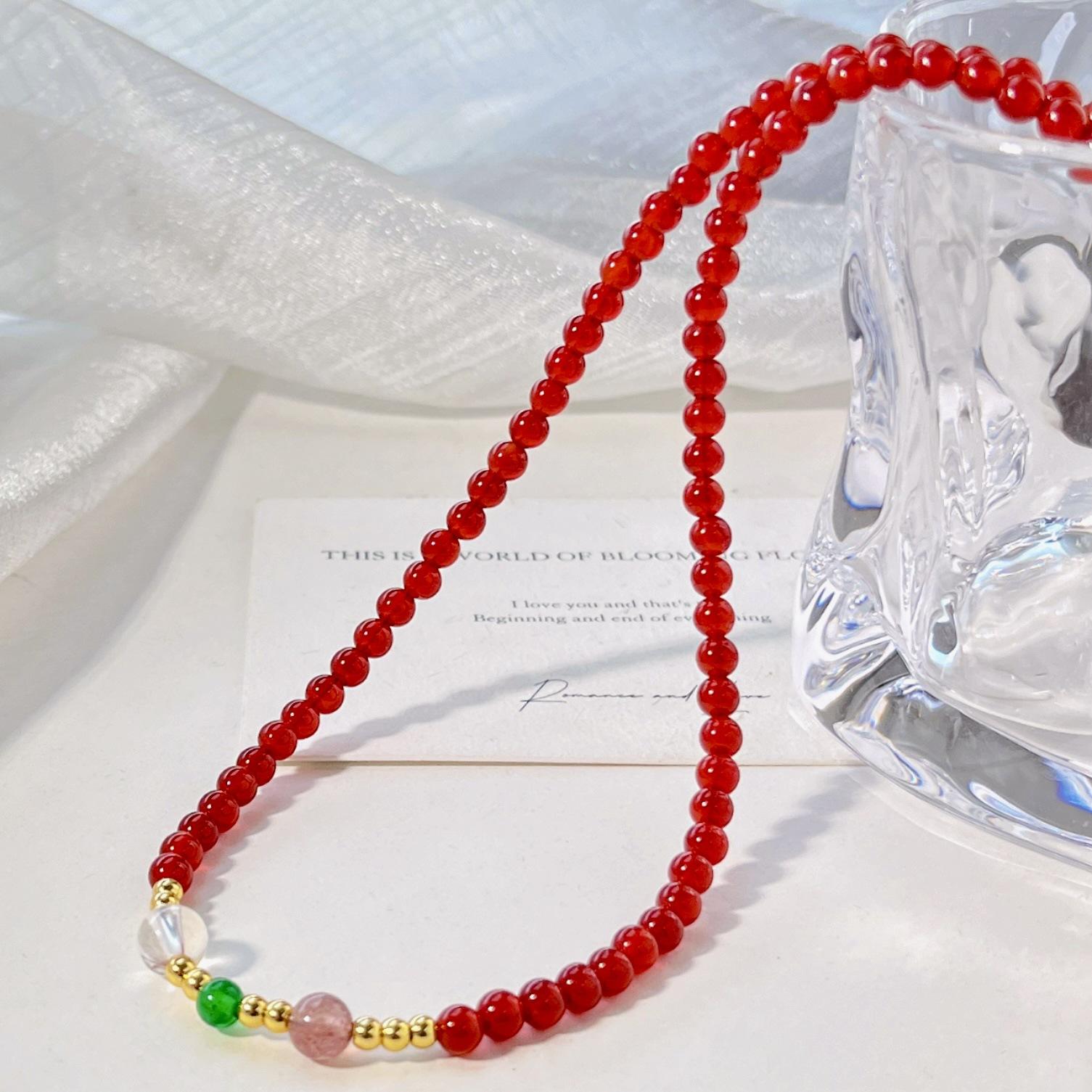 4Mm Natural Chalcedony White Crystal Strawberry Crystal Clavicle Chain Necklace