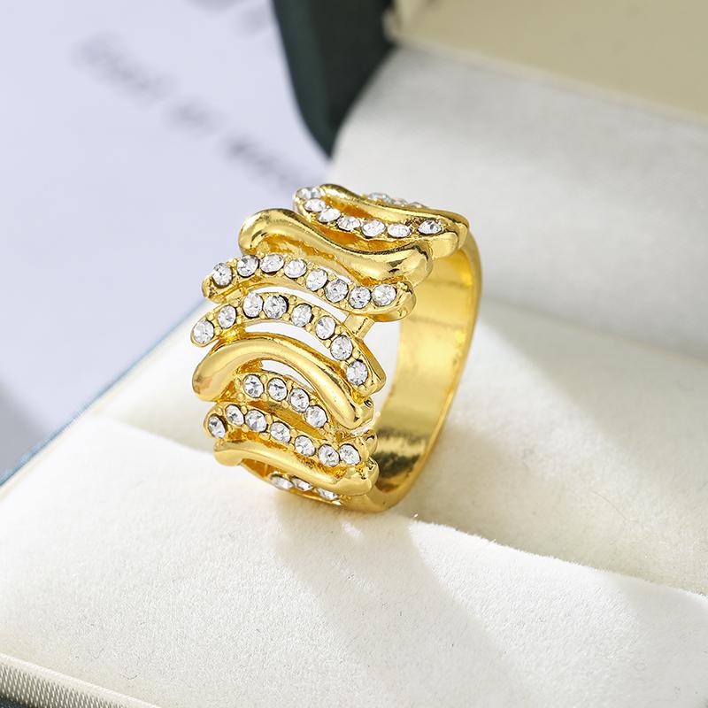 Luxury Twist Wavy Ring Gold Color Cubic Zirconia Wide Band Ring Elegant Daily Wear Party Statement Jewelry for Women Accessories
