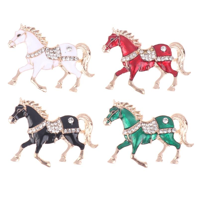 Classic Rhinestone Horse Brooch For Women Versatile Animal Lapel Pins Clothing Corsage Party Jewelry Accessories New Year Gifts