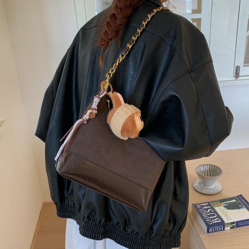 Korean Version of Retro Underarm Bag Women's 2025 Winter New Fashion Shoulder Bag Casual Chain Messenger Bag Tide