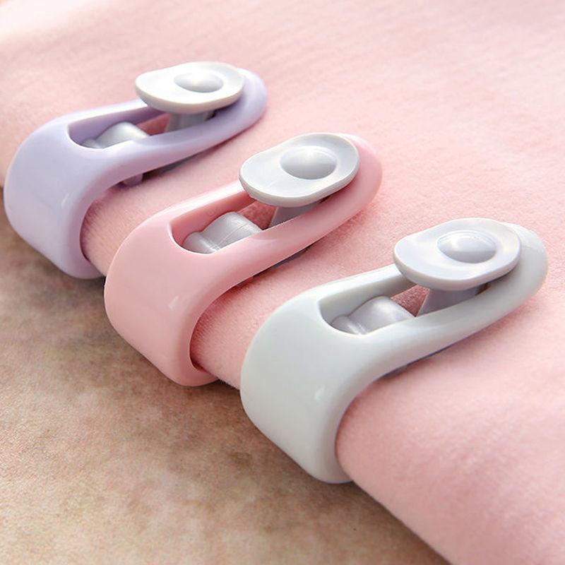 4 Pack Quilt Clips for Bedding, Duvet Comforter Holder Fasteners with Locking Pins, Sheet Blanket Clips