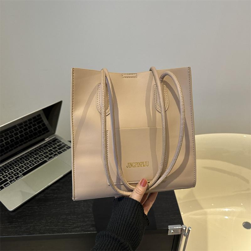 

Niche tote bag large capacity 2024 women s spring armpit bag fashionable texture shoulder bag exquisite soft leather women s bag хакі
