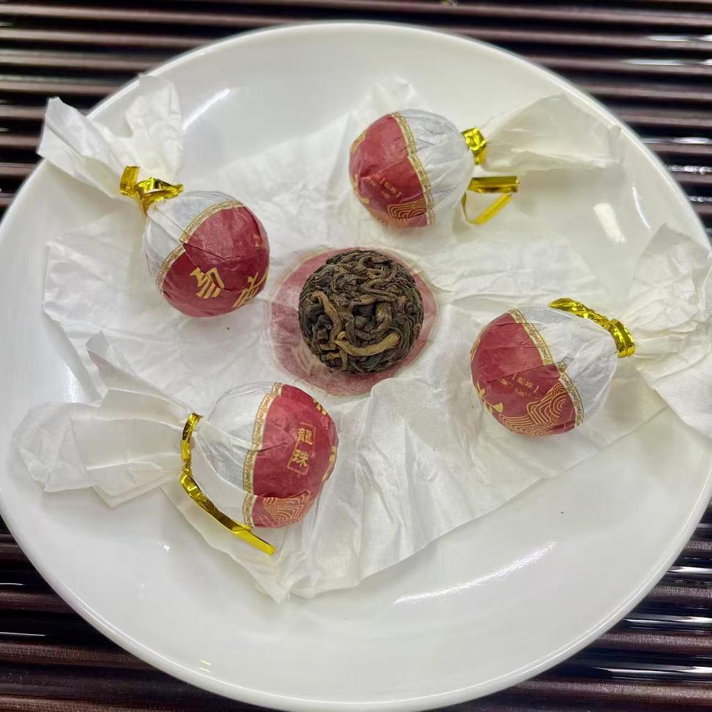 Assorted Mini Tea Cakes: 40 Varieties of Yunnan Pu-erh, Ripe, Glutinous Aroma, White, and Black Tea