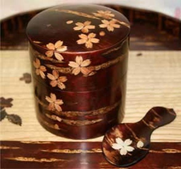 Kakunodate cherry bark crafts: Tea caddy made entirely from cherry bark (medium)