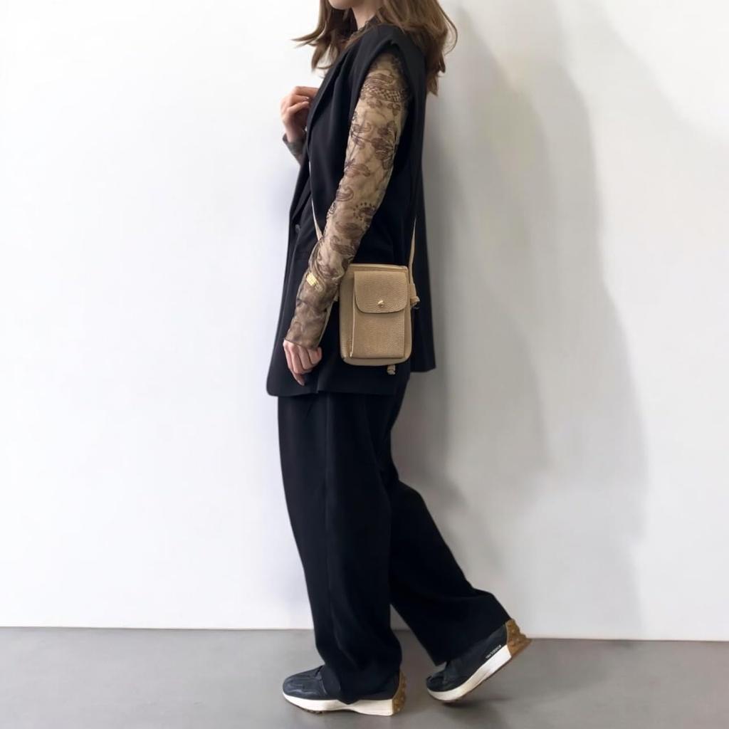 [mauve] Women's Lightweight, Stylish, Compact Smartphone Shoulder Bag with Front Flap Pocket and Zipper, Perfect for Travel and Outings (Camel)