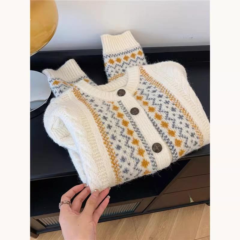 

Осень и зима новый омолаживающий литературно-художественный стиль жаккардовый цветовое сочетание нишевый свободный свитер с длинным рукавом вязаный кардиган женский one size fits all абрикосовый