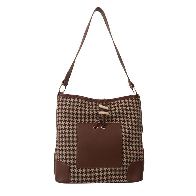 Stylish Soft Nylon Bucket Bag With Zipper Closure For Trendy Street Look