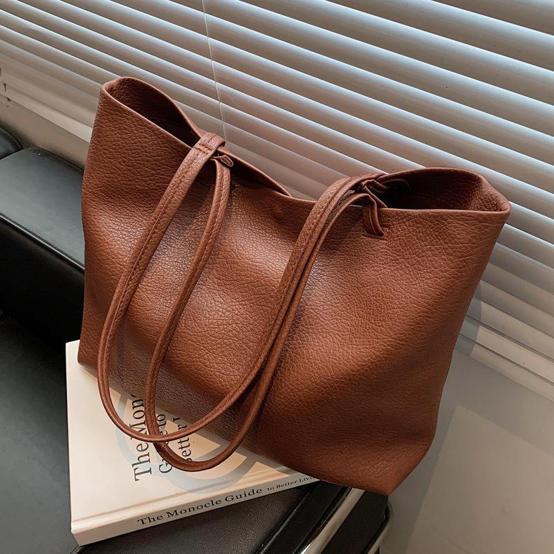 Large Capacity Bag Women's Bag 2025 New Trendy Fashion Retro Shoulder Mother and Child Bag Texture Versatile Tote Bag Soft Leather