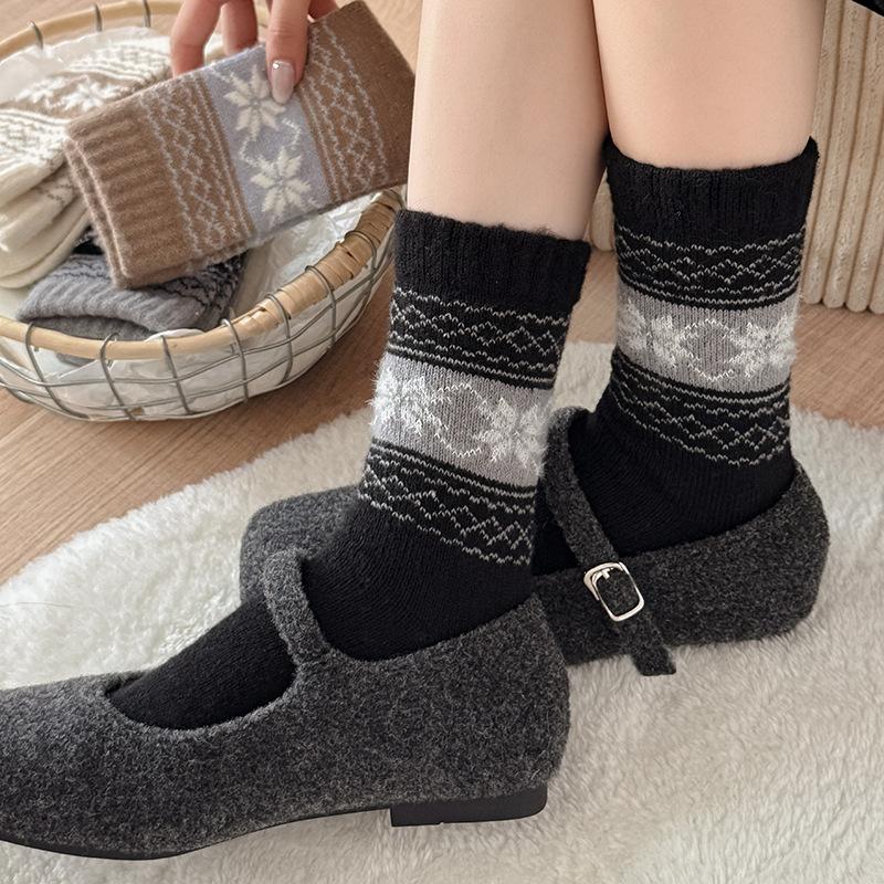 Socks Medium Tube Socks Season Fleece Thickened Warm Wool Socks Big Snowflake Retro Cashmere Stockings Women