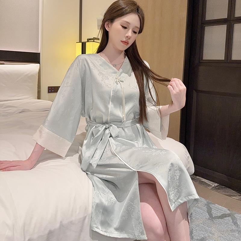 

Ice silk pajamas women s long-sleeved pajamas, loose light luxury summer breathable home skirts can be worn outside silkworm silk One size fits all зелений
