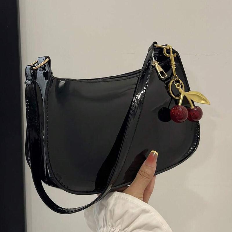 Yogodlns Vintage Retro Kabelka přes rameno pro ženy PU kůže Podpažní Crossbody Dámská Ležérní Kabelka Peněženka s třešňovým přívěskem