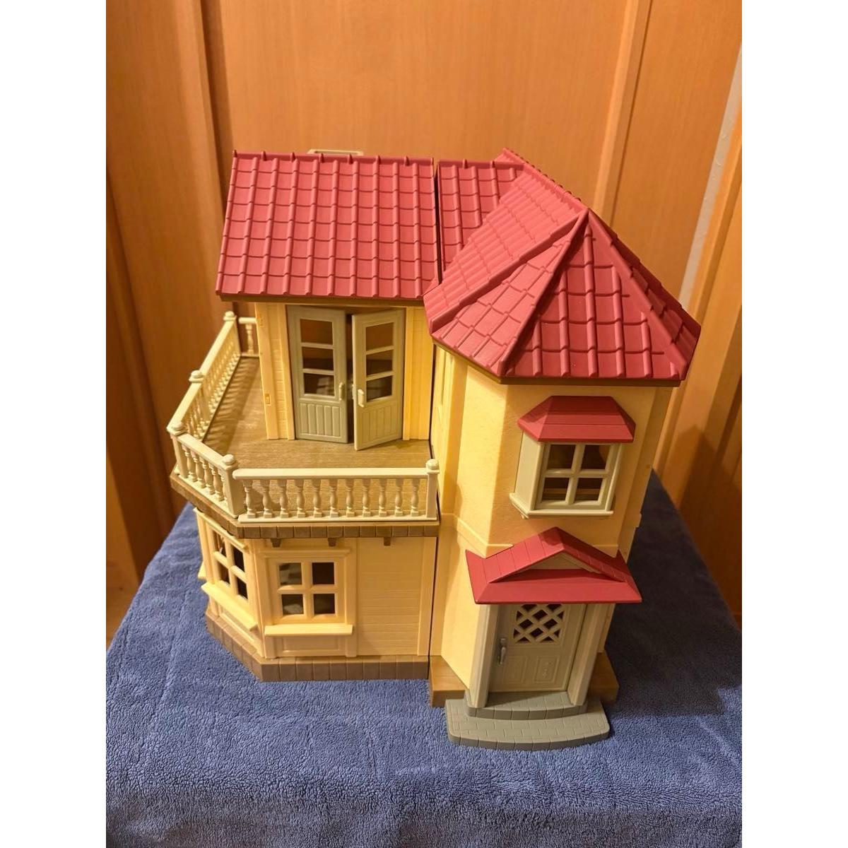 Used Sylvanian Families Big house with lights