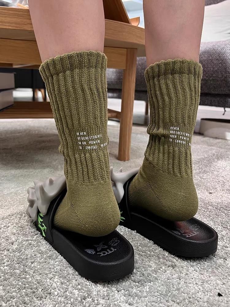 

Trendy Brand Solid Color Thickened Towel Bottom Sports Mid-Leg Socks Workwear Retro Cotton Socks Stacked Socks One size зелений