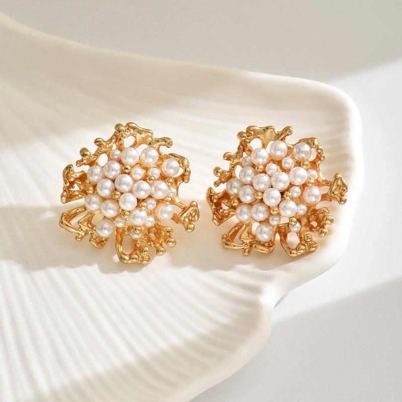 Pearl Earrings New Jewelry Retro Gold Flower Accessories Niche Light Luxury High-end Earrings Women