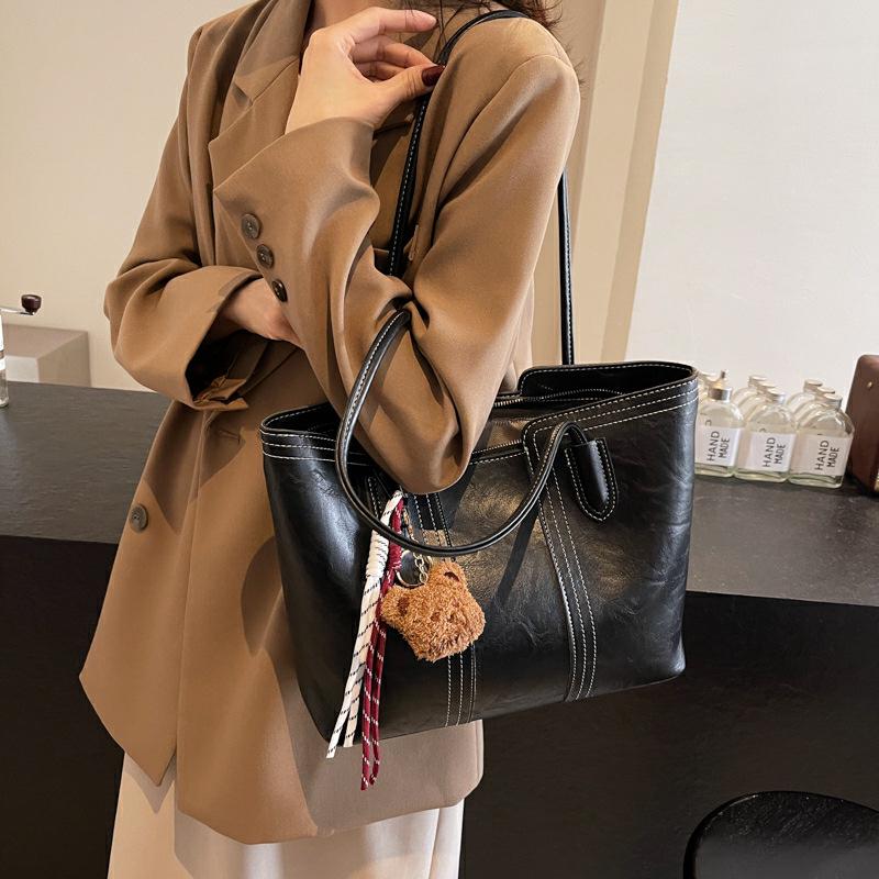 2025 Women s Luxury Large Capacity Commuter Tote and Crossbody Bag With Fox Pendant