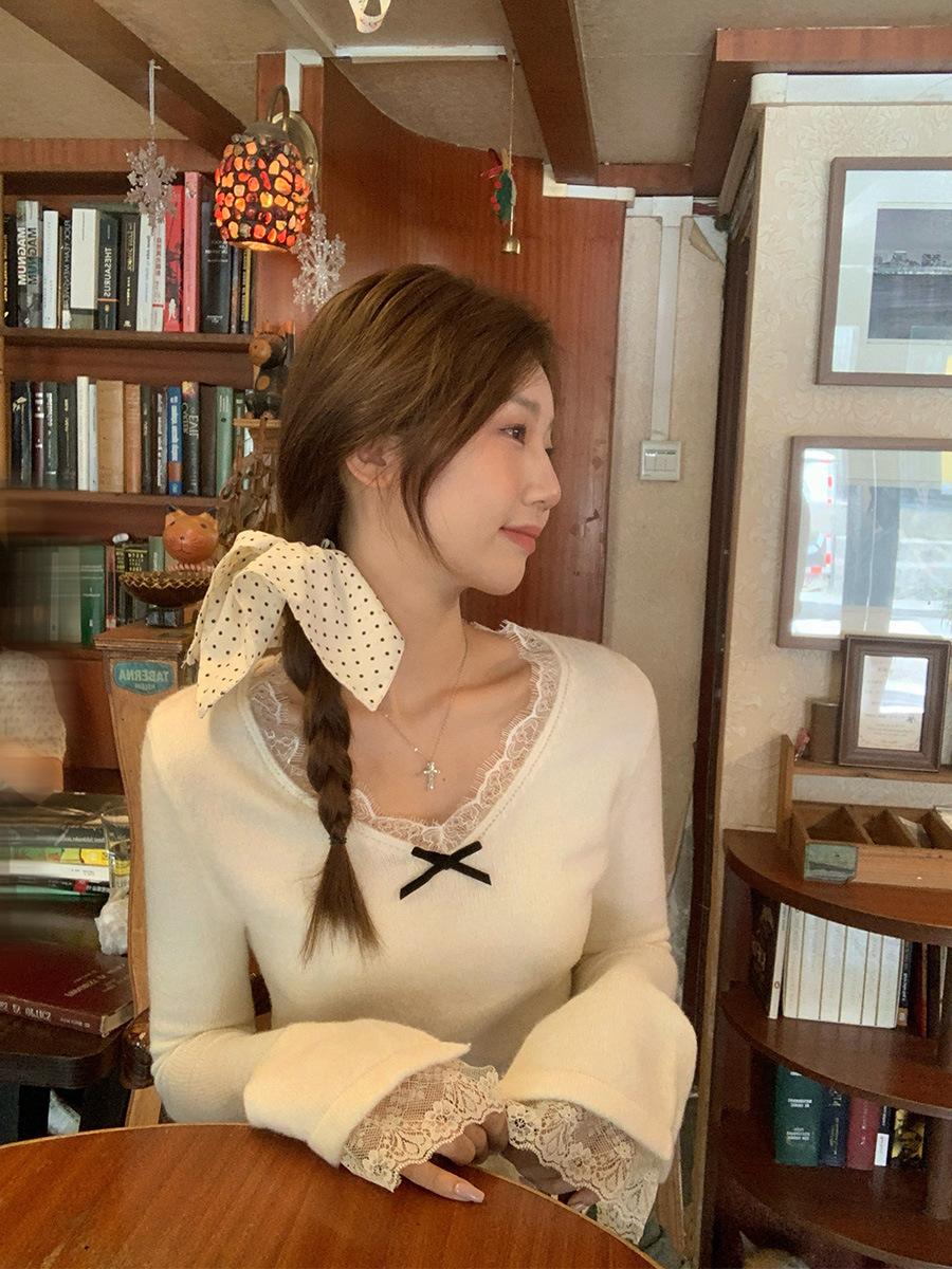 Apricot lace V-neck polished fleece long-sleeved bottoming shirt women s inner T-shirt autumn and winter new pleated waist S