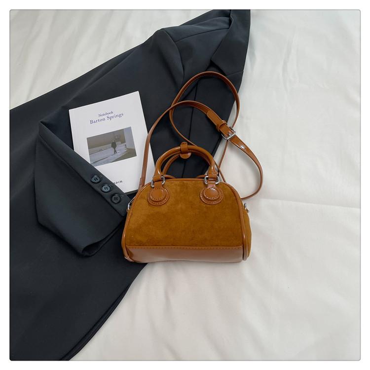 High-end niche bag women's 2025 new fashion messenger bag Korean version retro hand-held bowling bag shoulder bag