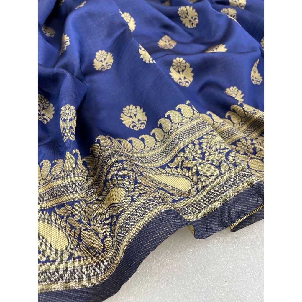 This Beautiful Saree Is Elegantly Decorated with Gorgeous Solid Jacquard Weave That Gives a Perfect Look To the Outfit.