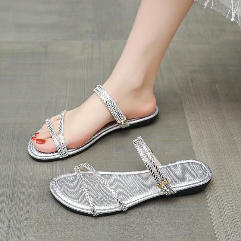

Пляжные крутые шлепанцы весна новые однословные шлепанцы два способа носки стразы серебристые плоские шлепанцы большой размер 42 серебряный