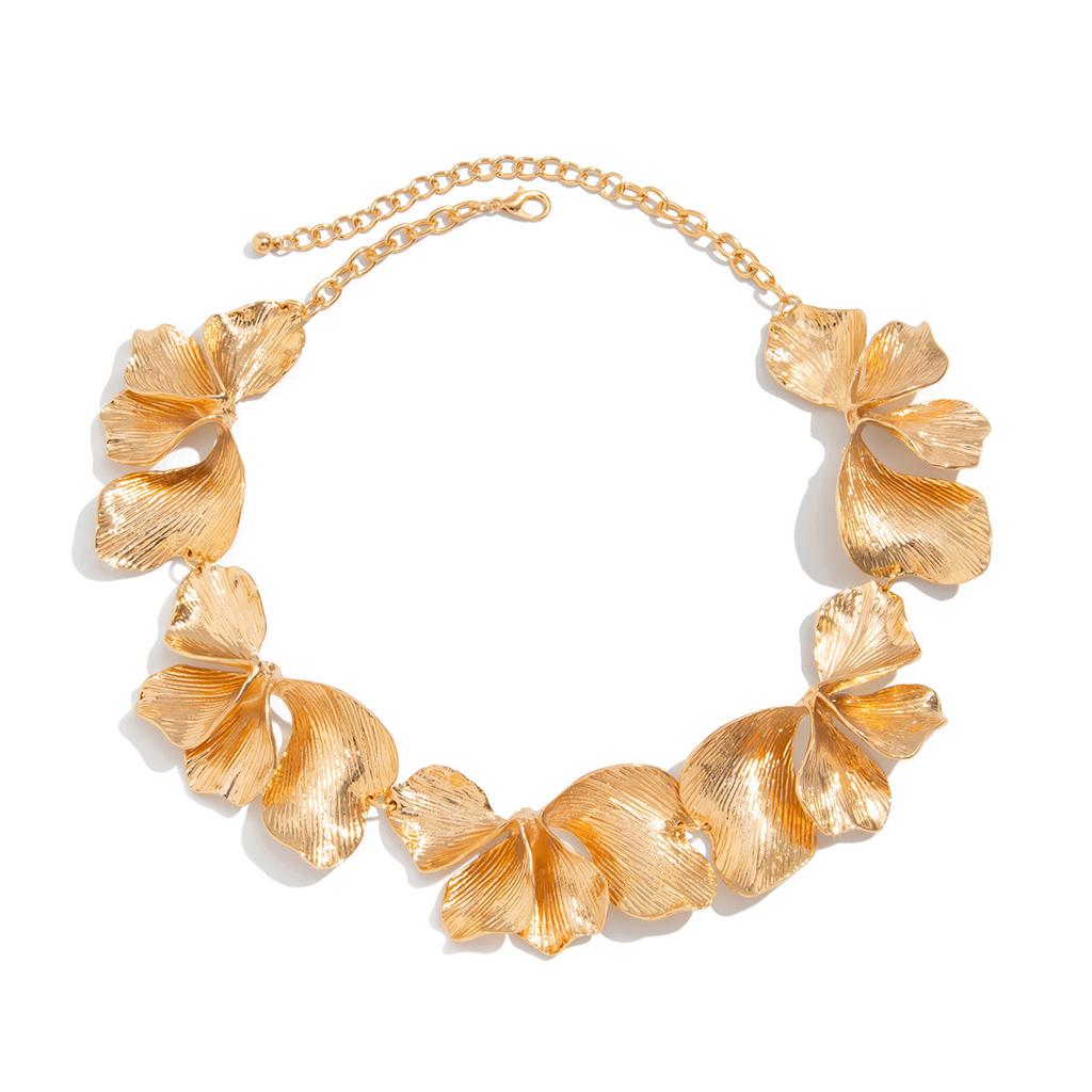European Metallic Flower Collarbone Necklace Retro Simple Niche High‑End Jewelry