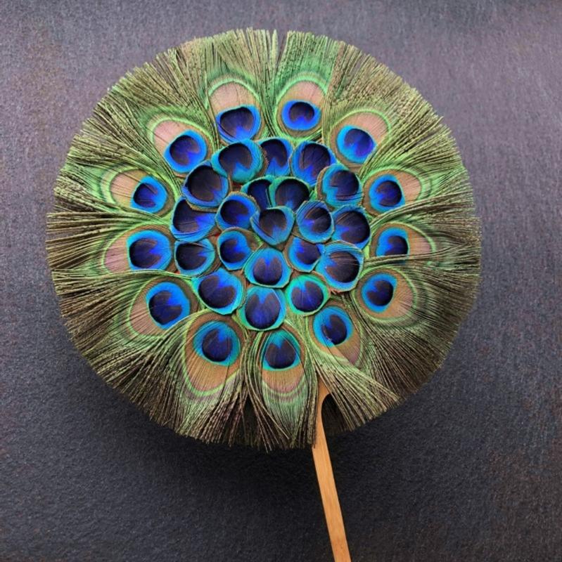 Elegante Leque de Pena de Pavão Leque de Festival Cultural Para Apresentações de Palco Traje Tradicional e Adereços de Fotografia