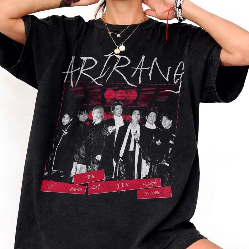 

2026 BTS Мода Мужчины Женщины Винтажный Топ Bangtan Boys Рубашка Kpop Рубашка, Kpop Альбом Arirang, Подарки для Фаната Хип-Хоп Уличная Одежда Оверсайз Футболка 4XL