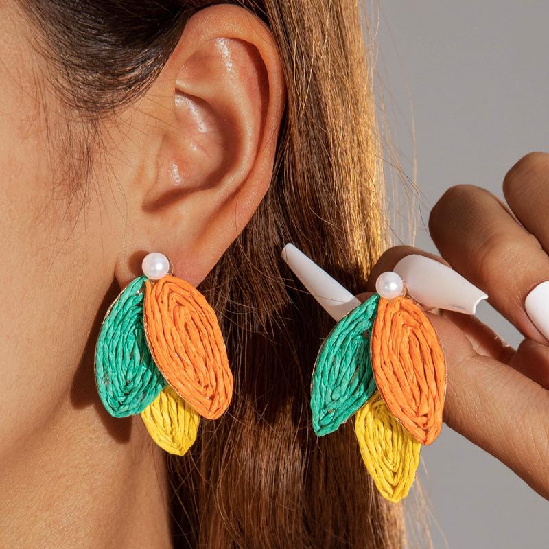 Summer hand-woven raffia stud earrings women's sweet temperament earrings pastoral atmosphere flower earrings