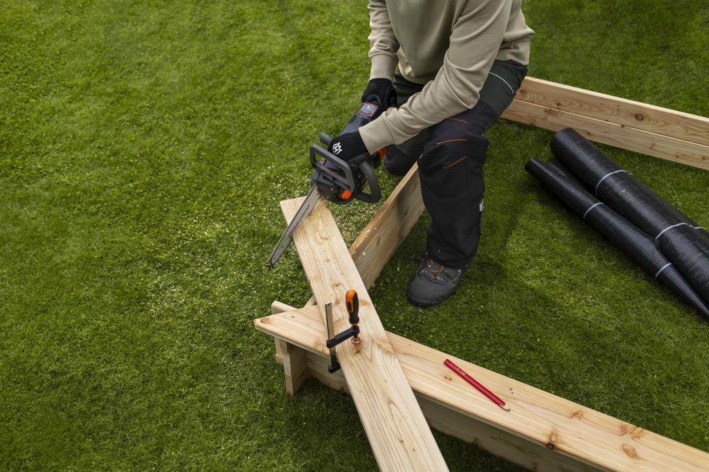 Husqvarna Aspire C15X Cordless Chainsaw, 18V, Lightweight and Compact, for Woodworking (Body Only) 970720602