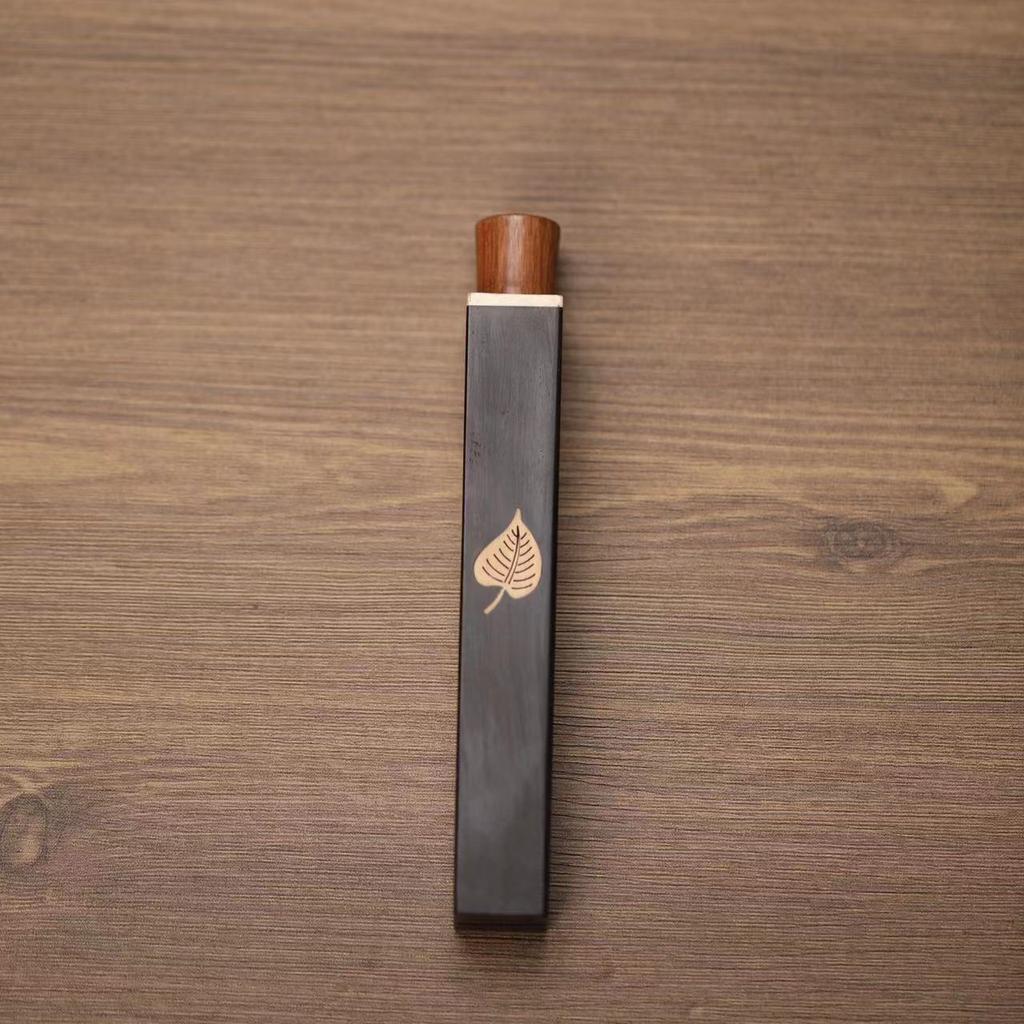 Černé santalové dřevo Úložný box na vonné tyčinky Přenosná tuba na vonné tyčinky Krátký oválný sud na vonné tyčinky Poklad v dlani Dřevěné hraní