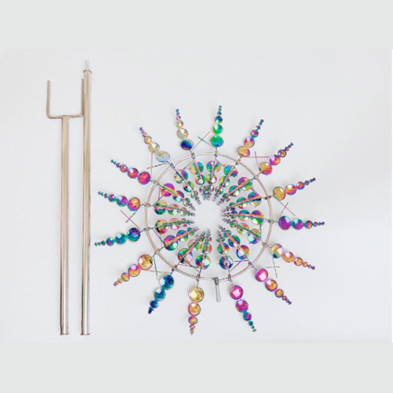 Kinetische Windmühlenskulpturen aus Metall, einzigartiger und magischer windbetriebener Spinnergarten