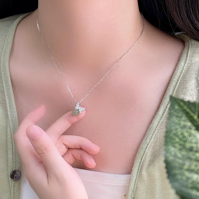 Small Group Design Butterfly Safety Buckle Necklace for Women, Light Luxury and Versatile, High-end Feel Collarbone Chain