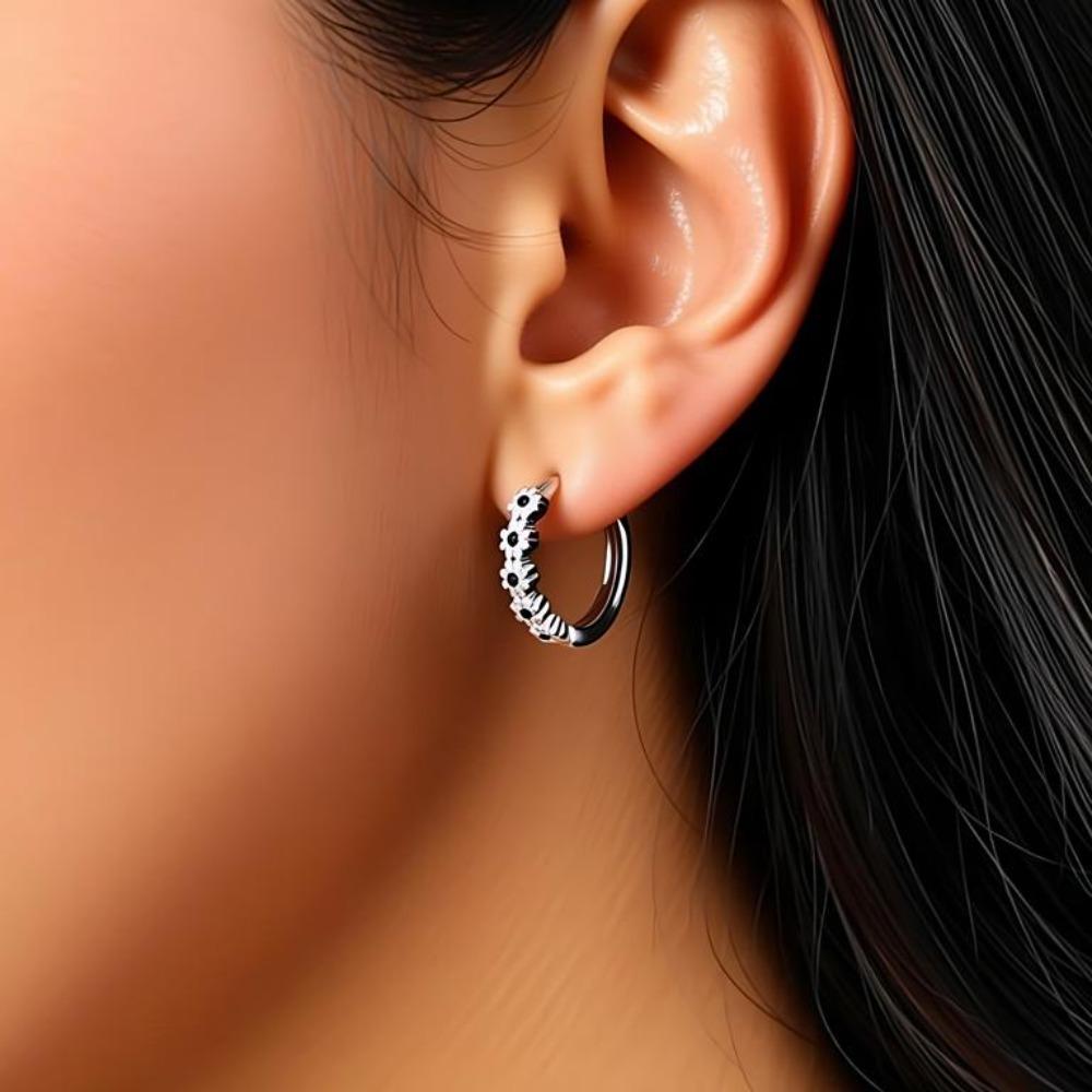 Czarno-biały wzór Kolczyki koła z czarną cyrkonią w kształcie kwiatu