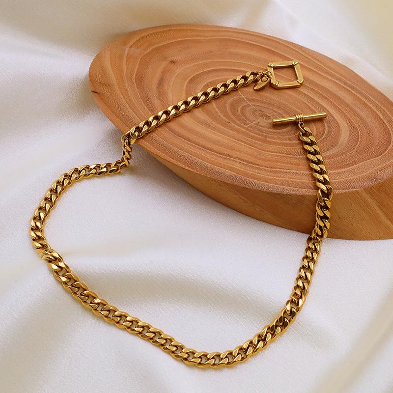 

European & American INS Style Geometric Stainless Steel Square Necklace – Non-Fading Electroplated Clavicle Chain for Women