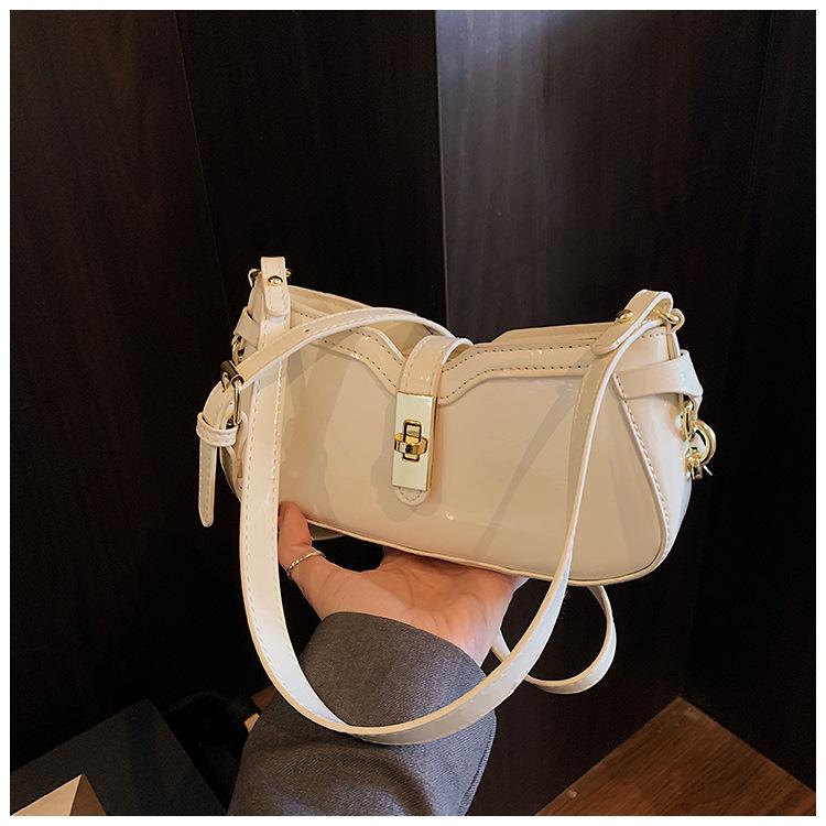 

2025 однотонная ПУ модная персонализированная повседневная маленькая сумка простая женская сумка сумка через плечо сумка подмышку металлическая пряжка женская сумка белый