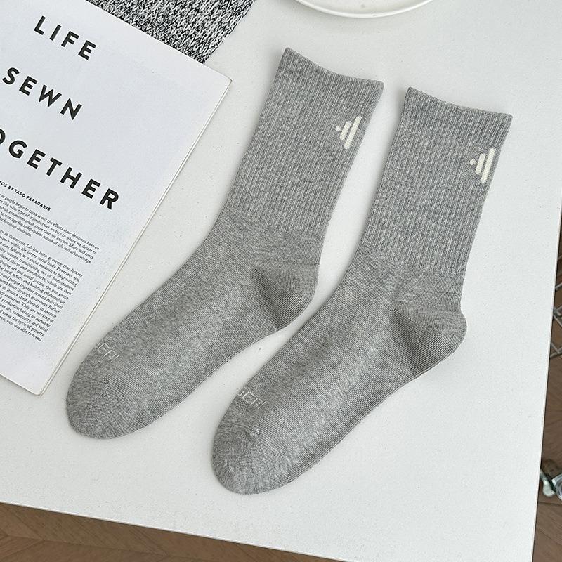 Men Spring and Autumn Trend All Kinds of Leisure Sweat Absorption Breathable Sports Tube Cotton Socks