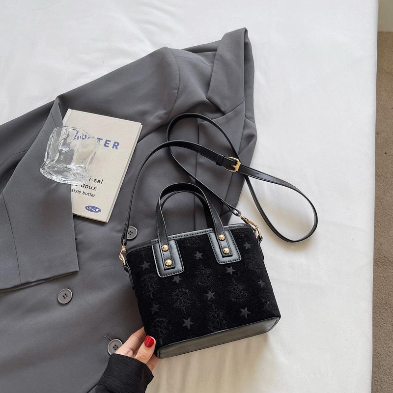 

Bag women s new casual bucket bag niche autumn and winter retro messenger bag diamond handbag