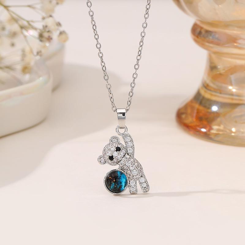 Titanium Steel Non-fading Necklace - European & American Style, Light Luxury, Versatile Korean Fashion, Perfect for Women and Girlfriend Gifts.