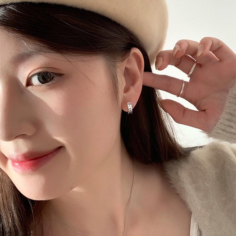 Retro Wheat Earring: Elegant Women's Light Luxury, Unique High-End Design, Trendy and Fashionable Ear Jewelry
