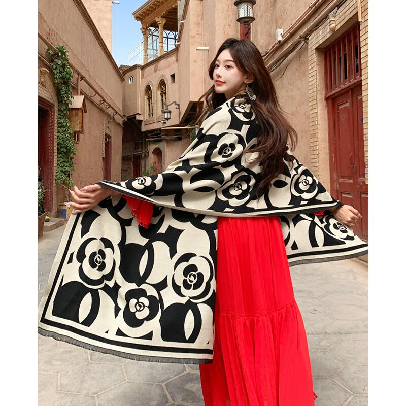 VICTORIA&VERA Geometric Camellia Fringed Scarf