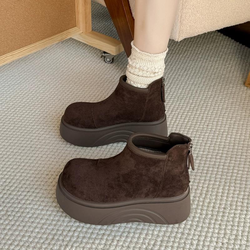 

Round head small man heightened platform short boots women s winter new trendy versatile velvet Martin boots 39 темно-коричневого кольору