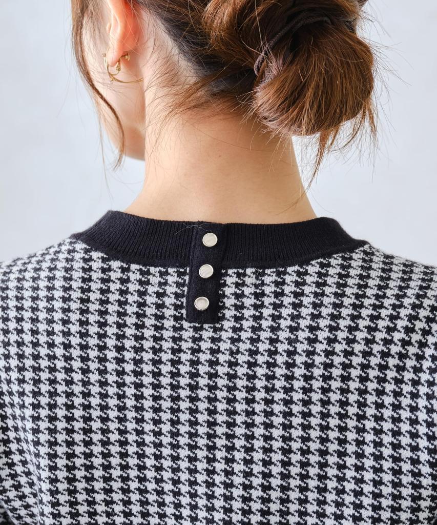 Mishmash Feminine Knit Sweater with Long Sleeves and Simple Houndstooth Women's Brooch, Pattern, Black/White