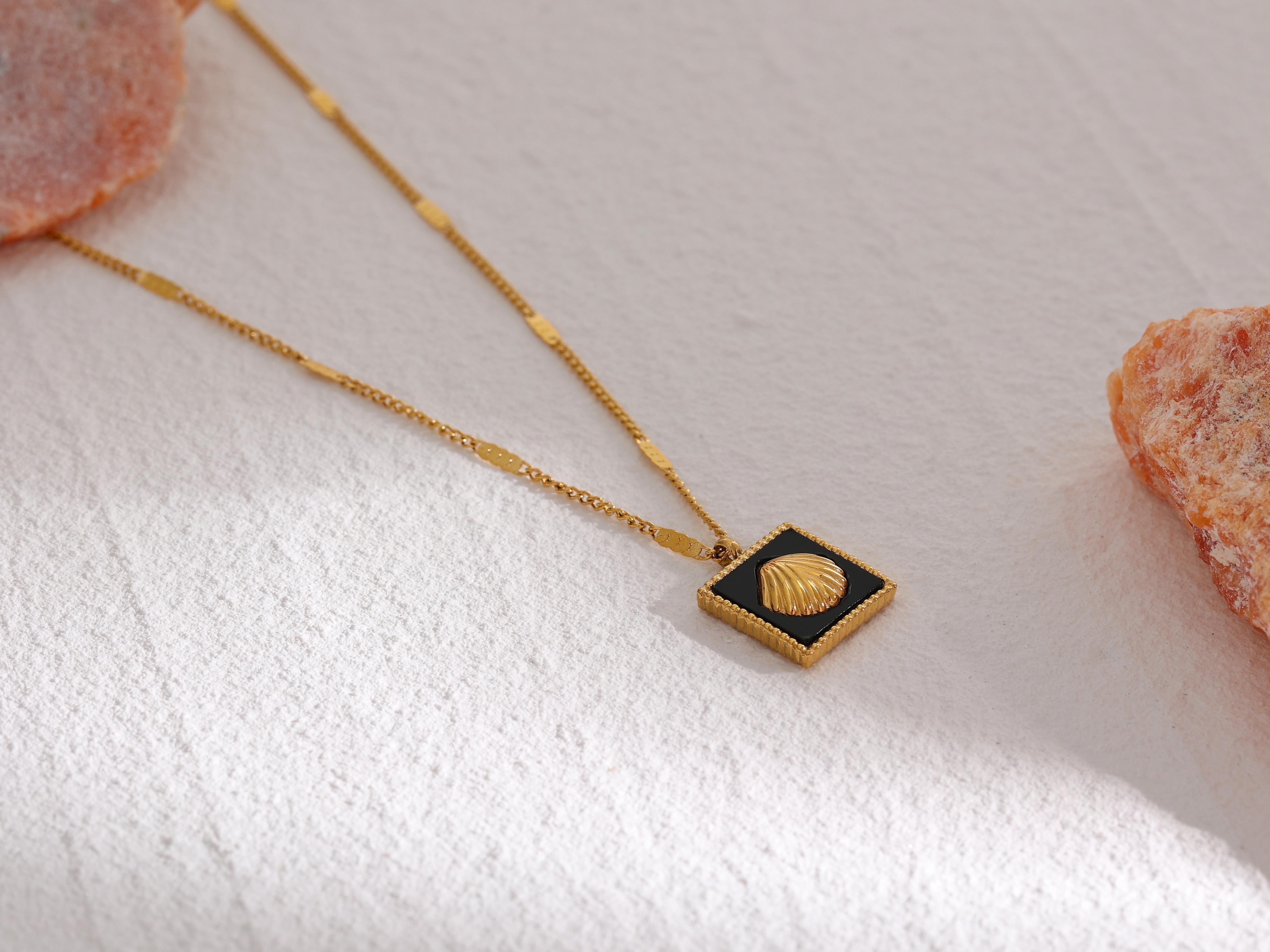 Женское ожерелье с подвеской в ​​виде черной квадратной ракушки Eetit — фото 9