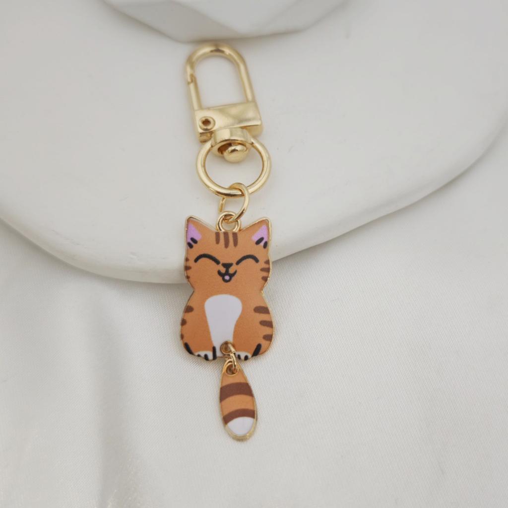 Artistic Engraved Cat Keychain Lightweight Alloy Decoration Fashion Keyring Accessory For Everyday Use And Gift Ideas