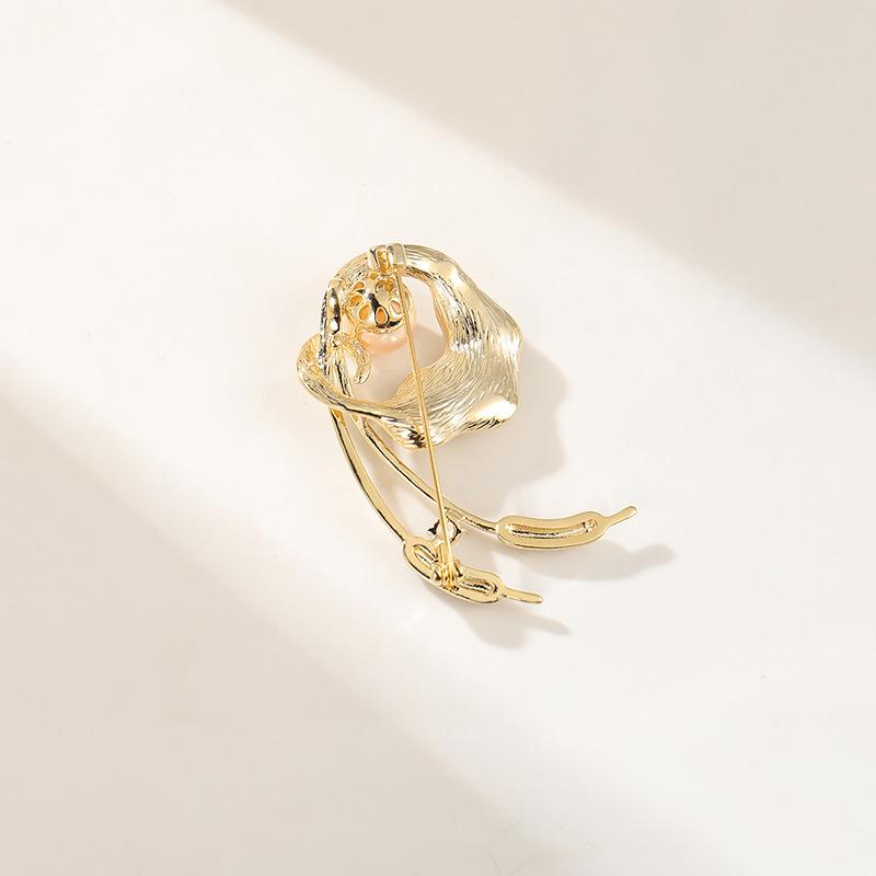 Bo Xin Yun Elegant Pearl Leaf Brooch - High-End Fashion Accessory & Gift