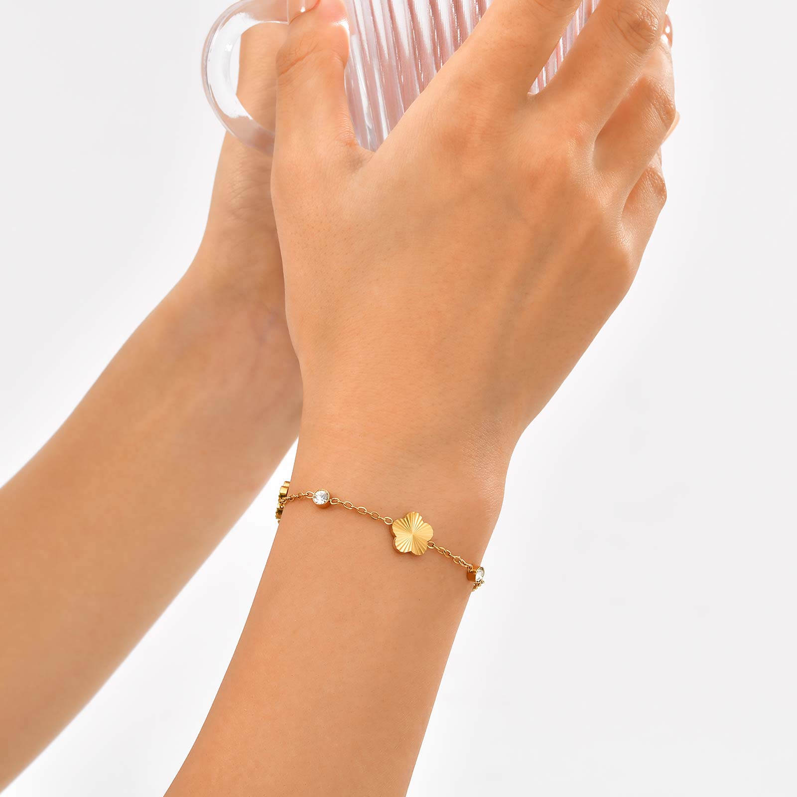 

Lucky Leaf Necklace,18K Gold Plated Zirconia Flower Choker, Dainty Stackable Chain Gift for Women Daughter Mom, Wedding Jewelry