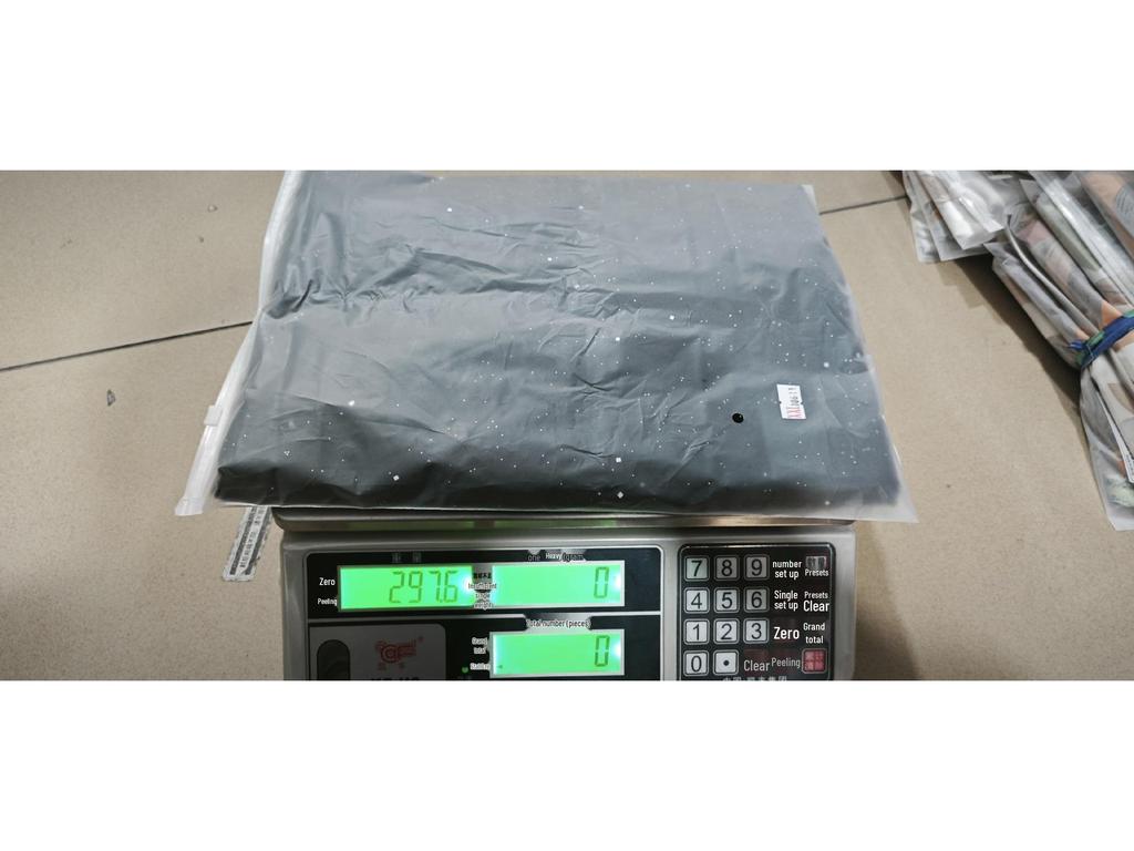 Elegancka sukienka z dekoltem w serek i rękawem 5/8, hot-stampingowana, na wiosenne/letnie przyjęcia